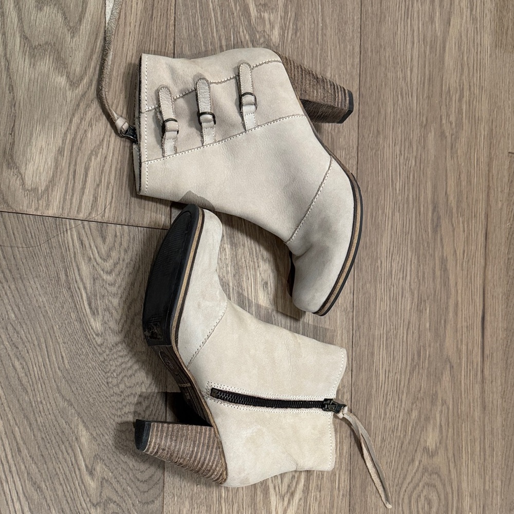 HOLDING HORSES -Anthropologie -Beige Ankle Boots with Textured Heel